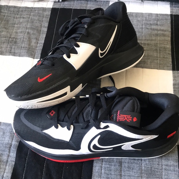 Kyrie - Picture 1 of 3